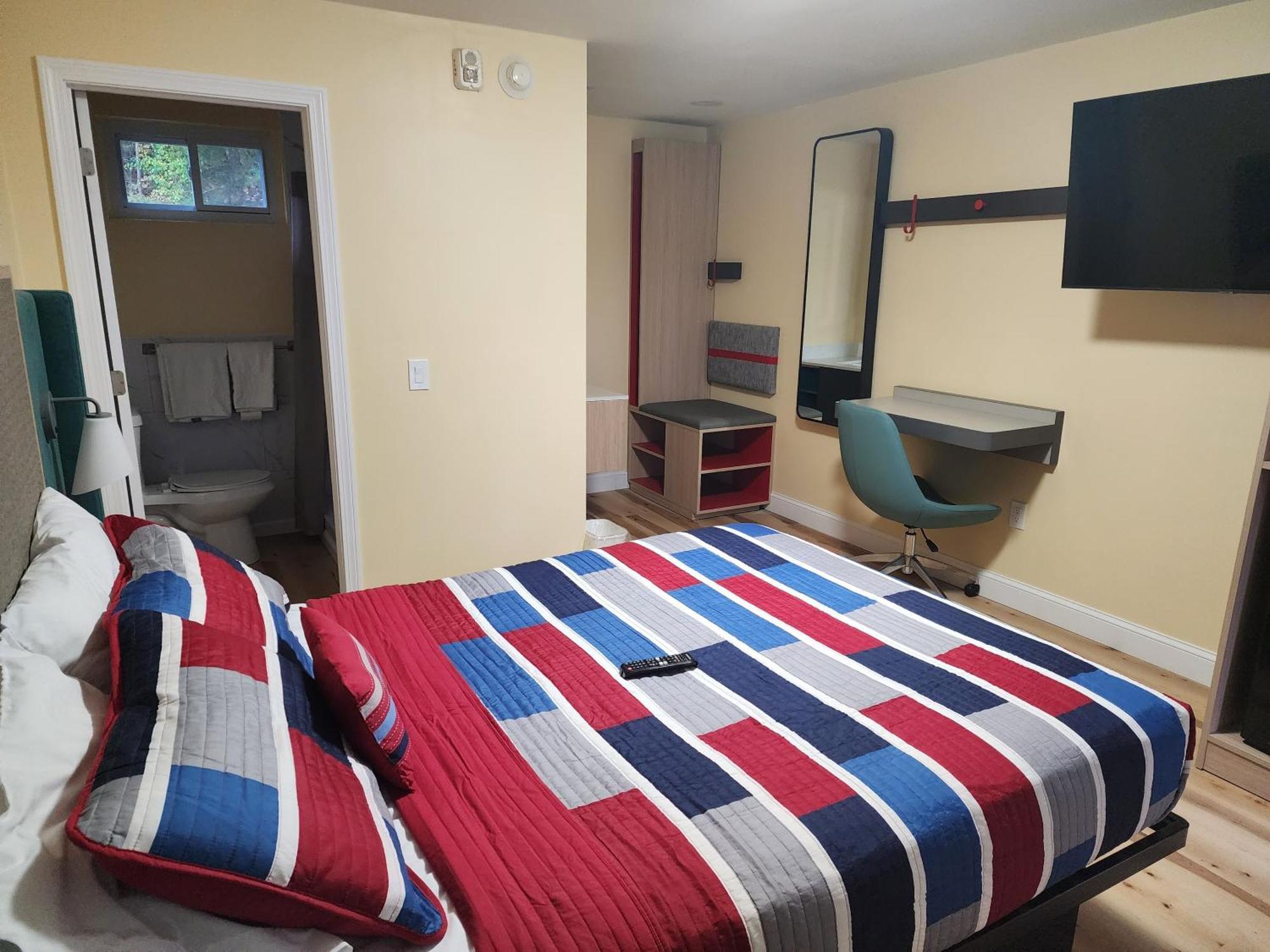 Americas Best Value Inn Providence-North Scituate Экстерьер фото